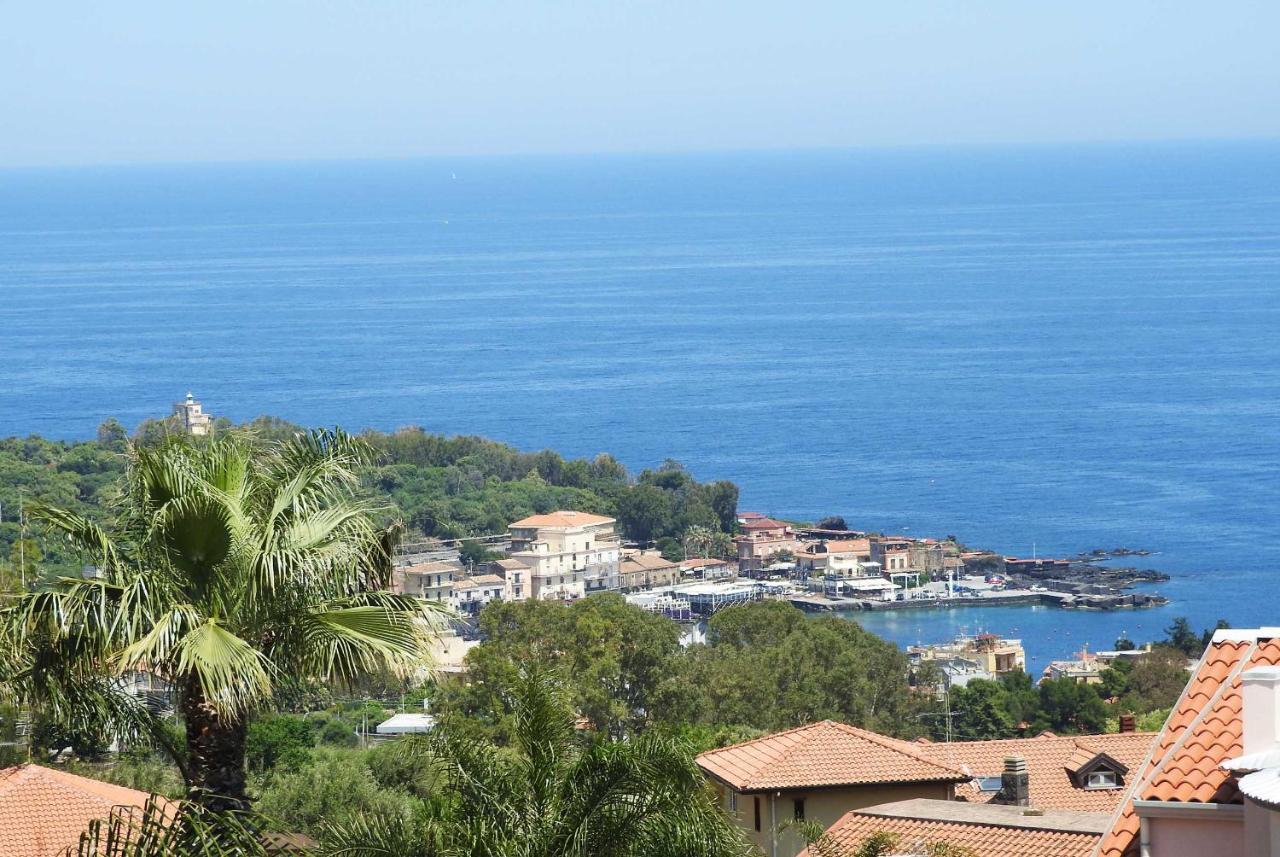 Mansarda Sul Mare Dei Ciclopi Apartment Aci Trezza Exterior photo