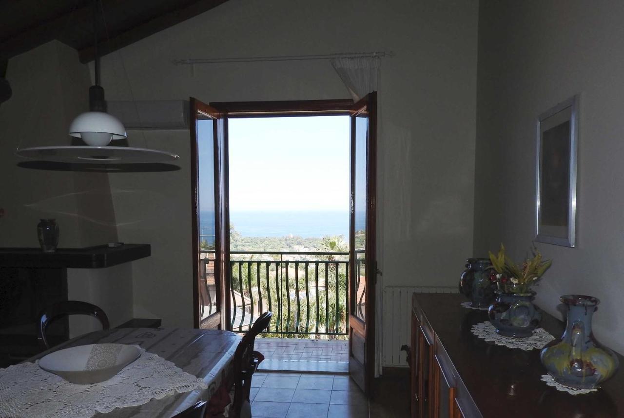Mansarda Sul Mare Dei Ciclopi Apartment Aci Trezza Exterior photo